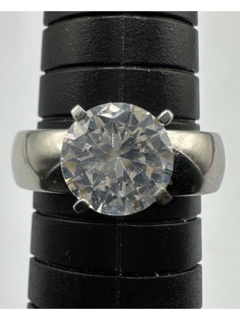 Solitaire Ring Size 8 Clear Round Stone Wide Band Stainless Steel